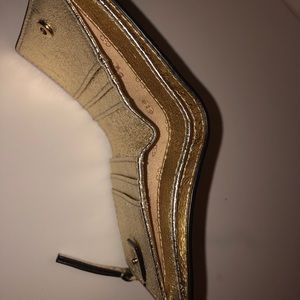 Tory Burch Scallop Metallic Foldable Wallet (Gold)